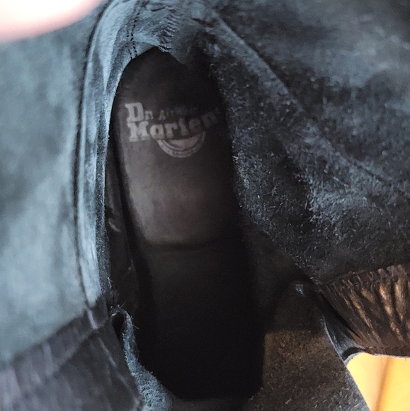 Mens size 9 womens 10 Dr. Martens strap boots - Picture 4 of 9